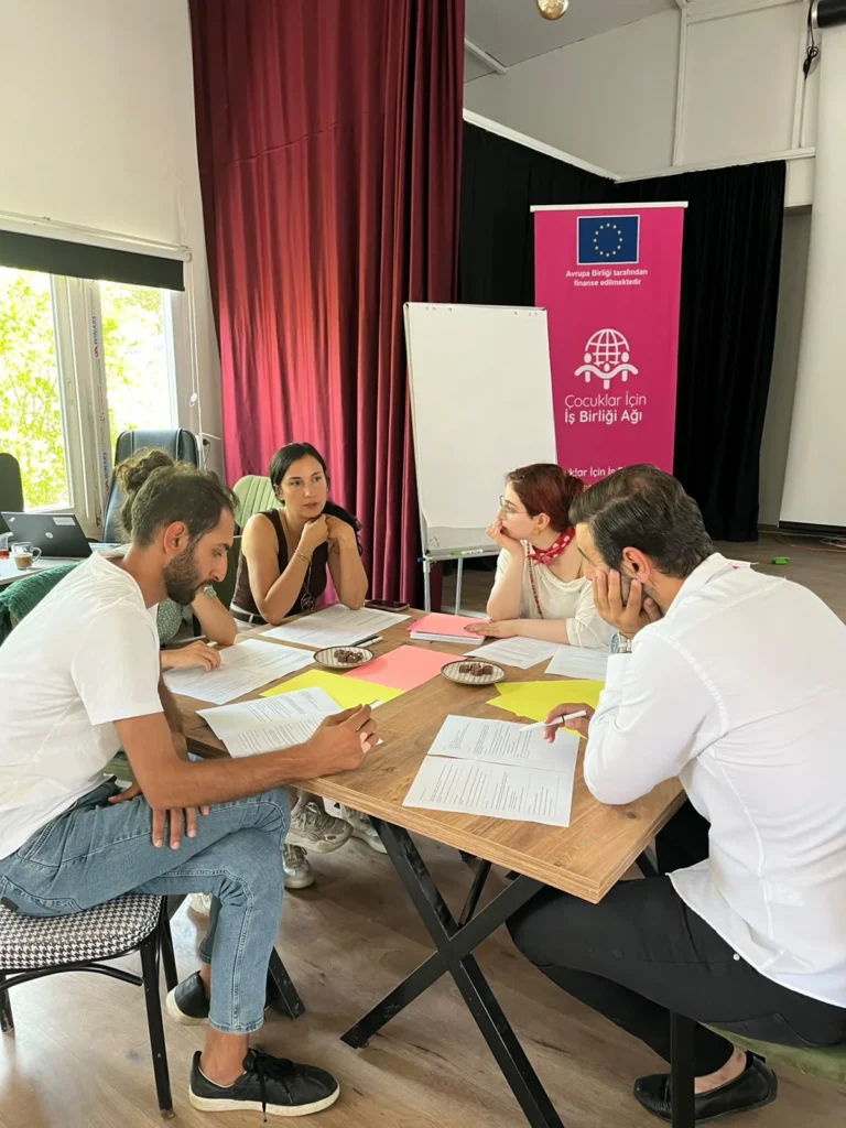 Koruncuk Vakfı olarak çocukların ve ailelerin ihtiyaç duydukları desteğe daha etkin biçimde ulaşabilmeleri için iş birliğini büyütmeye devam edeceğiz.